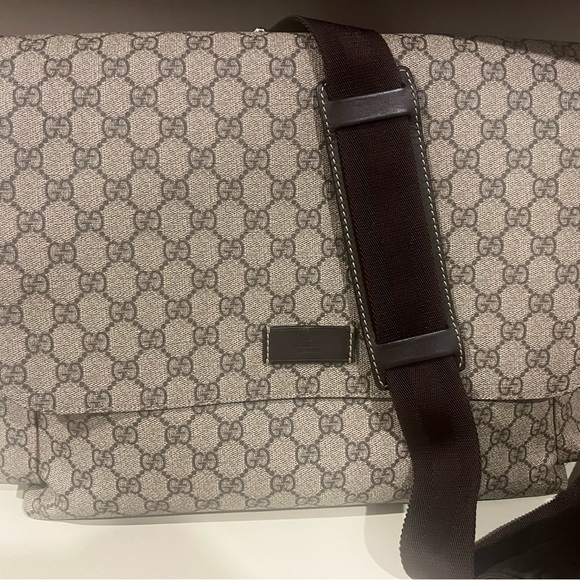 AUTHENTIC Gucci Diaper Bag! This bag is in mint condition. - Picture 1 of 4